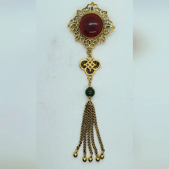 Elegant Brooch Gold Plated and Red